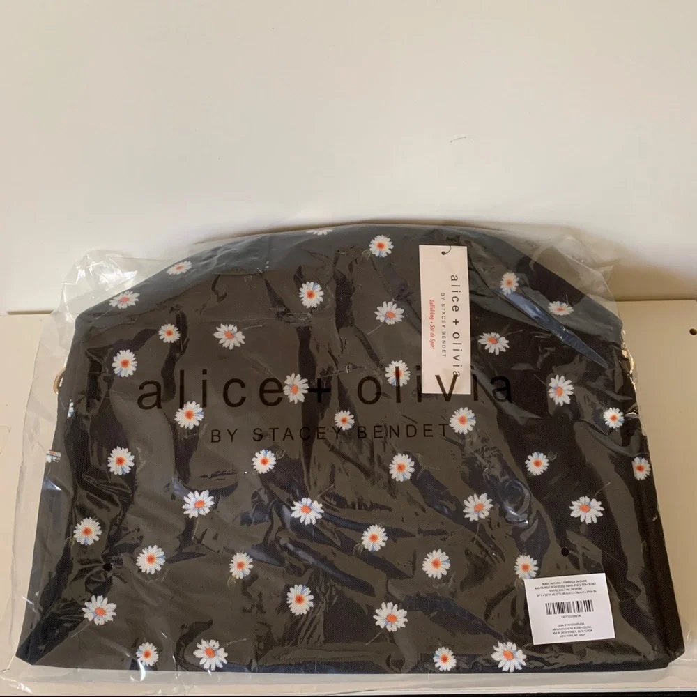 NWT Alice + Olivia Duffel Bag - Picture 12 of 13